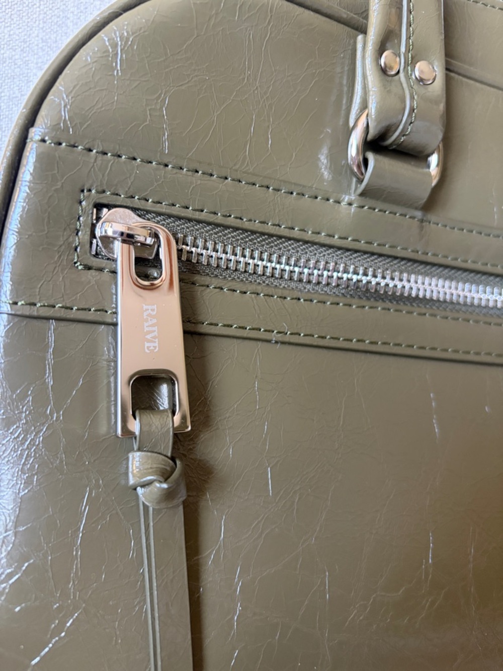 Raive Olive Green Leather Molly Shoulder Bag - Classic Tote - Picture 3 of 13